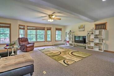 Vidéki Ház Home W/ Hot Tub, Fire Pit, Koi Pond: Walk To Lake!