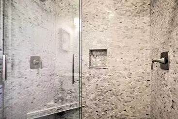 Mökkimajoitus Waterfront Retreat W/ Dock & Deck On Lake Murray!