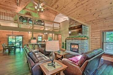 بيت ريفى Sapphire Log Cabin W/ Wraparound Deck + Fire Pit!