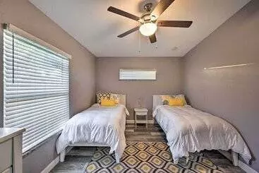 Mökkimajoitus Modern Marco Island Retreat W/ Private Pool!