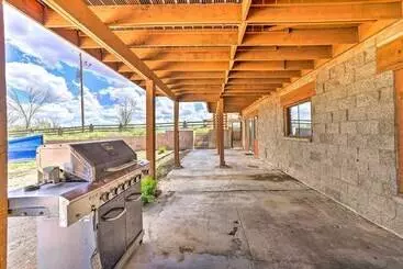 コテージ Pet Friendly Chino Valley Cabin W/ Game Room!
