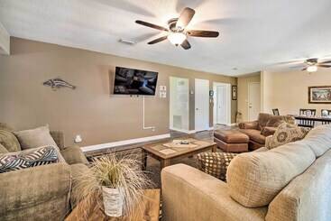 بيت ريفى Pet Friendly Crystal River Home W/ Hot Tub!