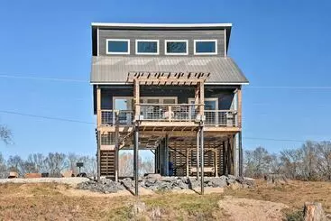 コテージ River Time Cabin W/ Games + Outdoor Oasis!