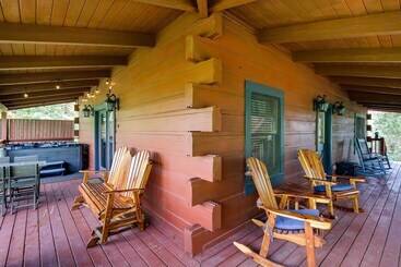 بيت ريفى Star Lite  Cabin: Hot Tub, Deck & Pool Table