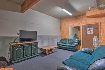 コテージ Waterfront Arkdale Retreat: 2 Acres W/ Deck & View