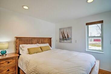 별장 Waterfront Bay City Home W/ Dock & Boat Launch!