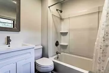 Mökkimajoitus Wawayanda House On 62 Acres   Multiple Fireplaces!