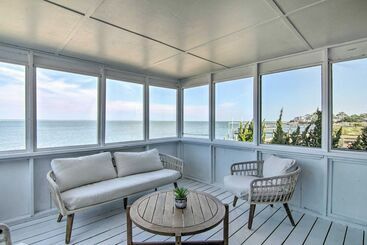 コテージ Brant Point Waterfront Bungalow W/ Deck & Views!