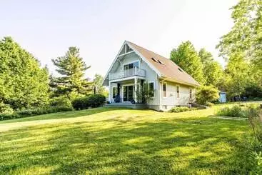 Mökkimajoitus Finger Lakes Home W/ Private Pool & Lake Views!