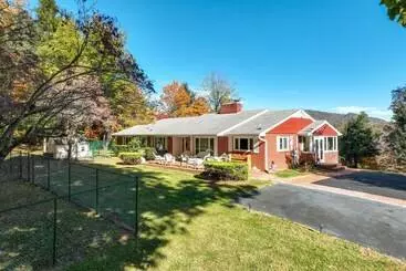 Mökkimajoitus Inviting Waynesville Home Near Main St Shops