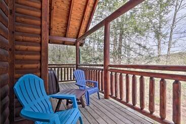 קוטג'' Luxe Smoky Mountain Cabin: Indoor Pool & Fire Pit!