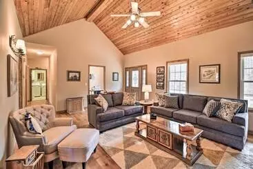 Mökkimajoitus Pet Friendly Abingdon Abode W/ Yard & Grill!