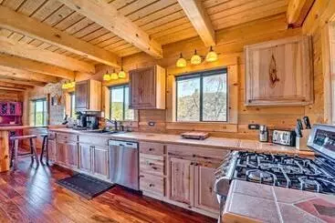 Mökkimajoitus Pet Friendly Cloudcroft Cabin: Walk To Shop, Food