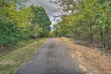 Mökkimajoitus Spacious House W/ Wraparound Deck + Mtn Views!