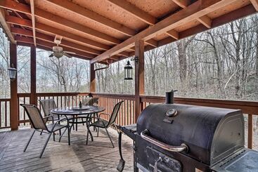 بيت ريفى Wandering Bear  Cabin W/ Game Room & Hot Tub!
