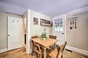 Mökkimajoitus Bryson City Home W/ Private Fire Pit & Creek!