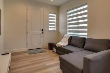 Mökkimajoitus California Midterm Rental With Fenced Yard!