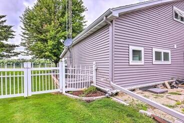 بيت ريفى Cascade Lakefront Home: Boat Dock, Fire Pit!