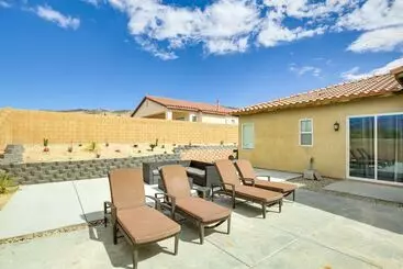 コテージ Desert Hot Springs Home W/ Pool + Mtn Views!
