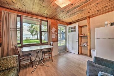 کلبه Houghton Lake Cabin W/ Direct Water Access!