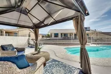 کلبه Lake Havasu City Home W/ Private Pool & Gazebo!