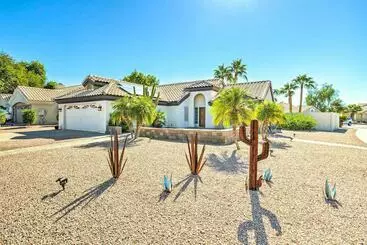 Dom wiejski Gilbert Family Home: Games, Private Pool & Patio!