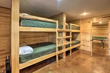コテージ Piney Bluff Retreat With Mountain Views!
