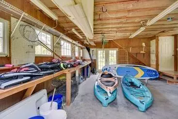 Mökkimajoitus 15 Mi To Gloucester: Waterfront Mathews Home!