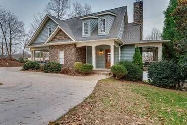 コテージ Waterfront Sherrills Ford Home W/ Pool & Boat Dock