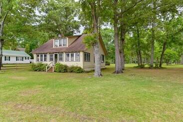 Сельский дом Coastal Nc Vacation Rental: Pamlico River Views!