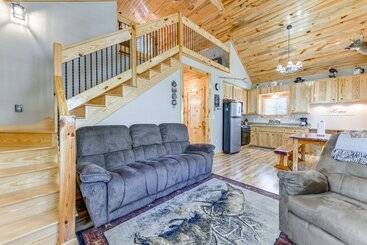 Quinta ou Casa Rural Hillside Cabin + Grill   Near Smoky Mountains