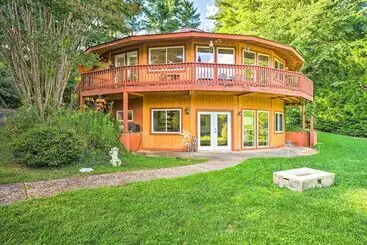 コテージ Lakefront Hendersonville Cabin Near Fishing!
