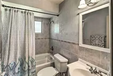 コテージ Large Home W/ Games: Walk To Bull Shoal Lake!