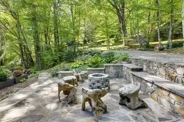 コテージ Luxe Blue Ridge Mountain Retreat W/ Sauna + Creek!