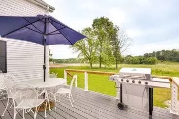 Mökkimajoitus Peaceful Country Home In Serene Setting With Yard