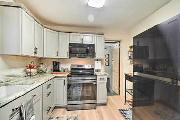 קוטג'' Peaceful Jamestown Retreat W/ Sauna!