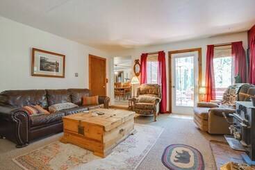 Сельский дом Cozy Creekside Cabin In La Veta: Hike & Fish!