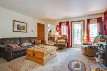 Mökkimajoitus Cozy Creekside Cabin In La Veta: Hike & Fish!