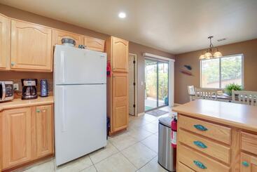 کلبه Red Rock Retreat W/ Patio: 3 Mi To Downtown Sedona