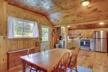 Mökkimajoitus Rustic Cabin Retreat On Rangeley Lake!