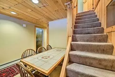 Mökkimajoitus West Dover Home W/ Deck ~ 2 Mi To Mount Snow!