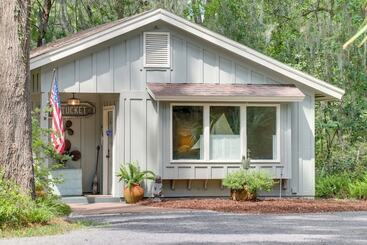 Nantucket Hide Away Cottage On Saint Marys River!