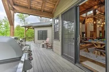 Mökkimajoitus Elegant Mtn Chalet W/ Deck: 1 Mi To Mt Snow!