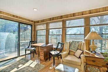 بيت ريفى Dog Friendly Hendersonville Cabin: Deck & Views