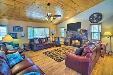 コテージ Hot Tub Under The Stars: Inviting Big Bear Cabin