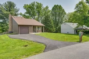 Mökkimajoitus Modern North Potomac Home W/ Furnished Deck!