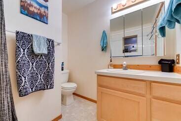 茅舍 Quiet Island Park Family Home Near Yellowstone!