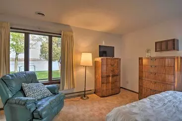 Mökkimajoitus Quintessential Lake George House W/ Bbq & Fire Pit