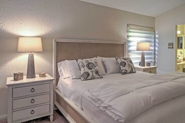 بيت ريفى Sand Dollar  Jenson Beach Home W/ Pool Access!