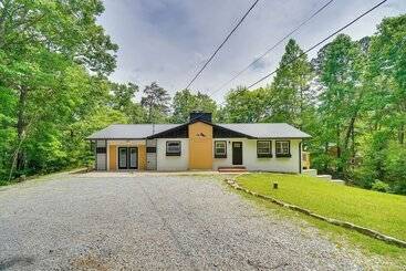 별장 Sevierville Home W/ Hot Tub & Game Room!